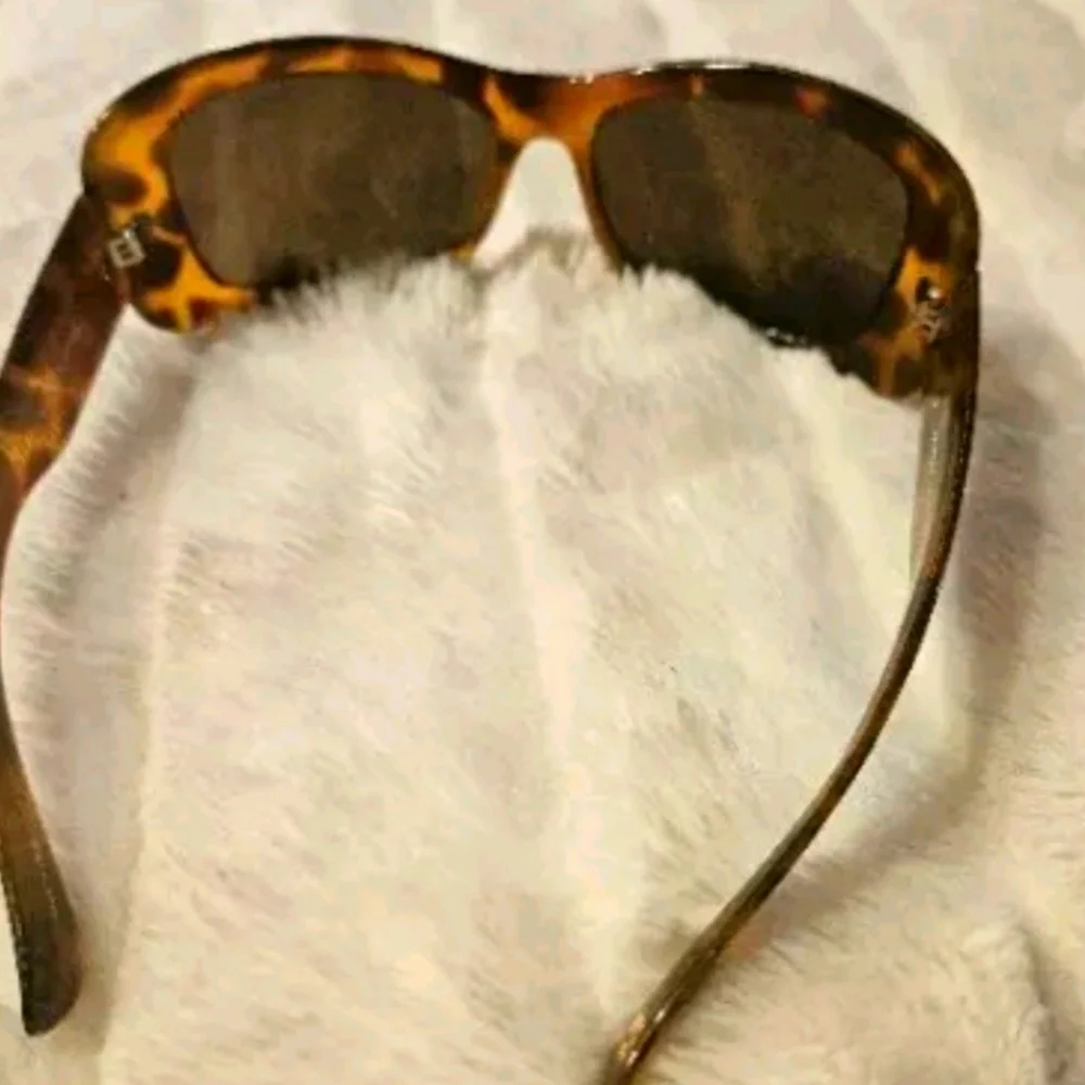 Tommy Hilfiger stylish tortoise